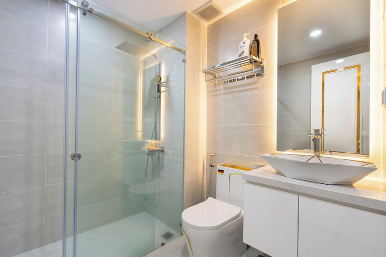 Bathroom 5, Hapi Riverside Apartment, District 4