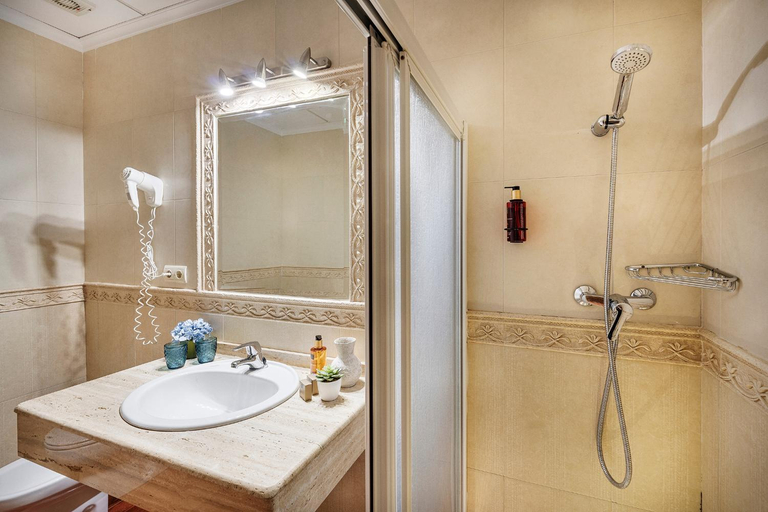 Bathroom 3, Beneste Cazorla Hotel, Jaén