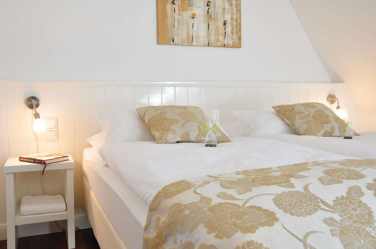 Bedroom 2, Rackmers Hof Suiten Hotel Garni Mit Sauna, Nordfriesland