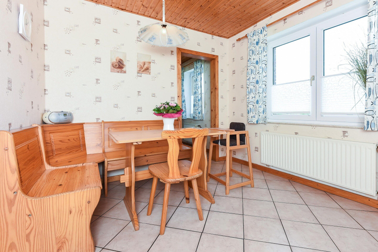 Private kitchen 5, Geraumige Ferienwohnung mit Terrasse in Bensersiel, Wittmund