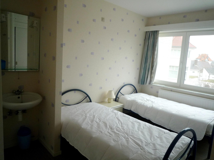 Room 2, Well-kept Corner Apartment in Koksijde, West-Vlaanderen
