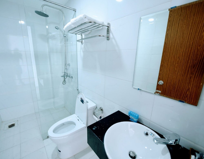 Bathroom 3, Alibaba Hotel, Nha Trang