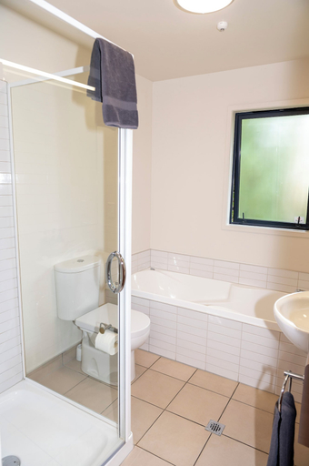 Bathroom 3, Bella Vista Motel Fox Glacier, Westland