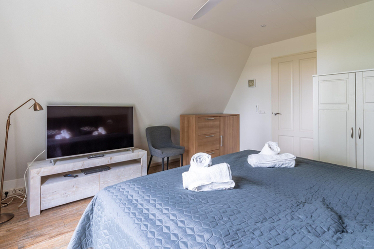 Room 5, Charming Country House for 4 People, Texel