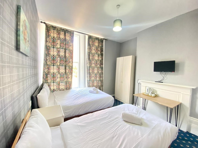 Bedroom 2, The Carlton Hotel, Kent