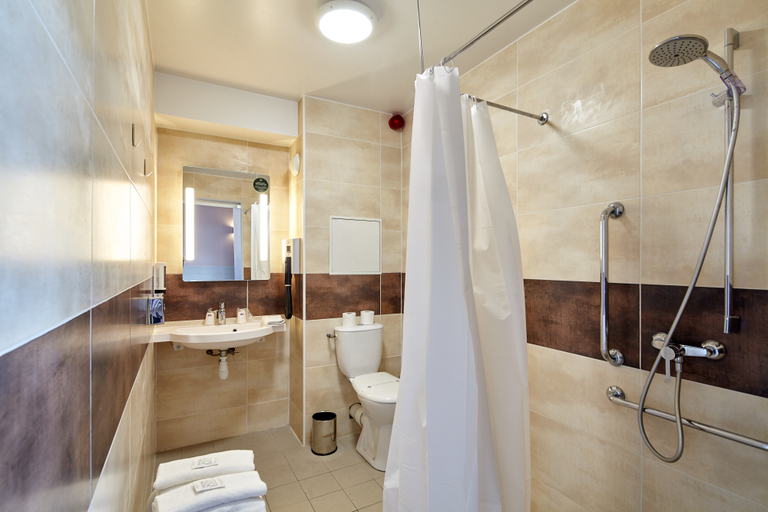 Bathroom 3, B&B HOTEL Paris Nord Gonesse Parc des Expos, Val-d'Oise