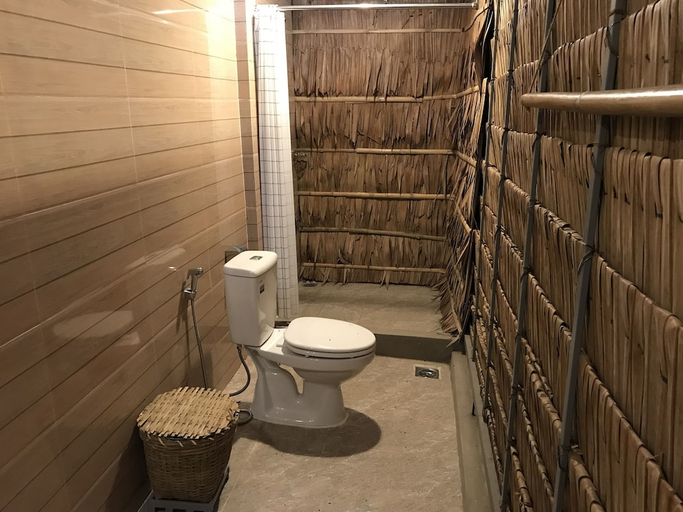 Bathroom 3, Nha Homestay, Phong Điền