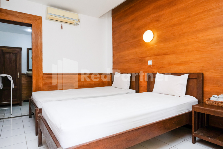 Bedroom 2, The Soemarsono Hotel near Ambarrukmo Plaza Mall RedPartner, Sleman