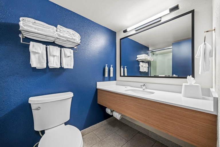 Bathroom, Spark By Hilton Cleveland Beachwood, Cuyahoga