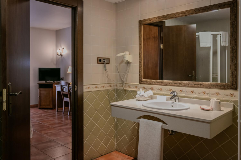 Bathroom 4, Dona Manuela, Ciudad Real