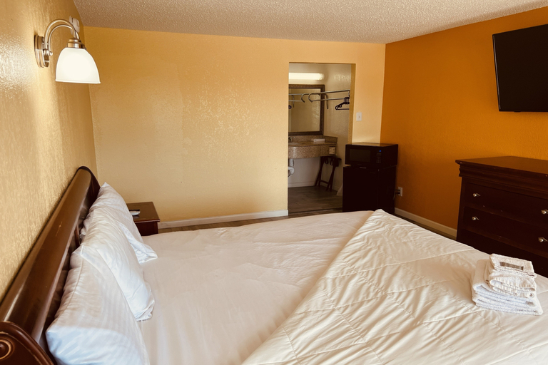 Bedroom 3, Premier Inn & Suites, Alameda