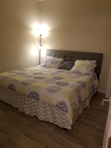 Room 5, Pool Ground Floor Walk to Beach #A 2 Bedroom Condo by RedAwning, Cameron