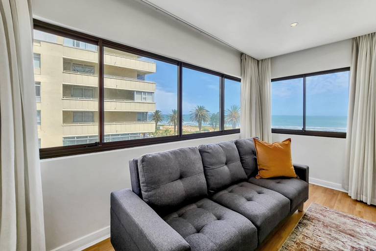 Room 4, 3bed Apartment in Cape Town w Views Ocean Outlook, City of Cape Town