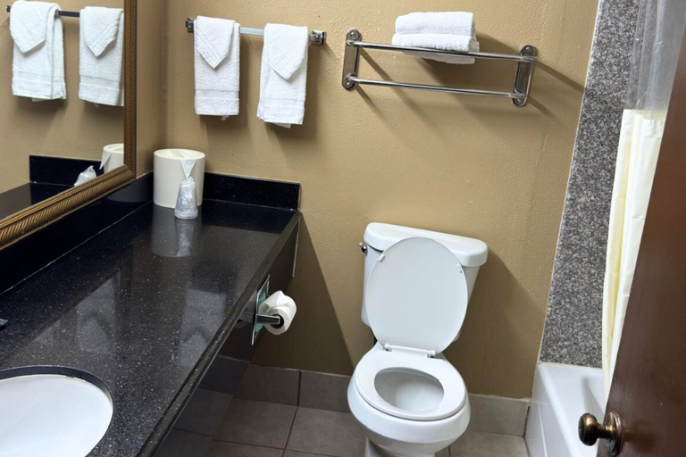 Bathroom 3, Broadway Inn & Suites OKC, Oklahoma