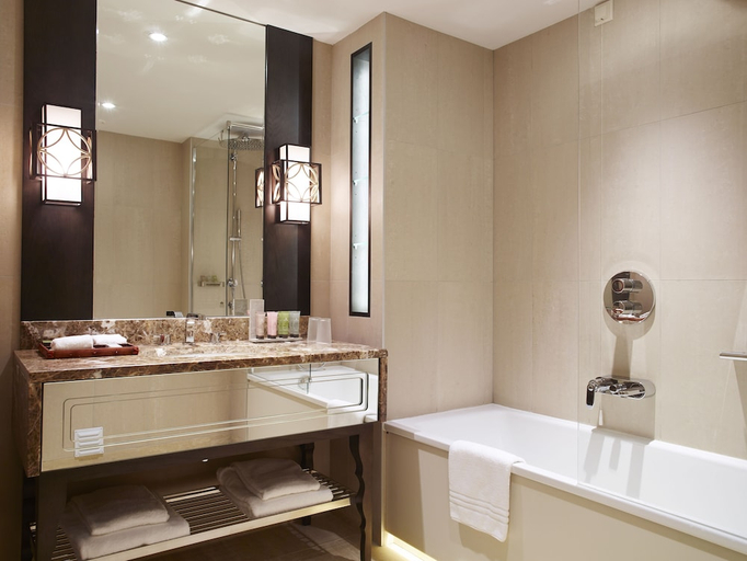 Bathroom 3, Dona Filipa Hotel, Loulé