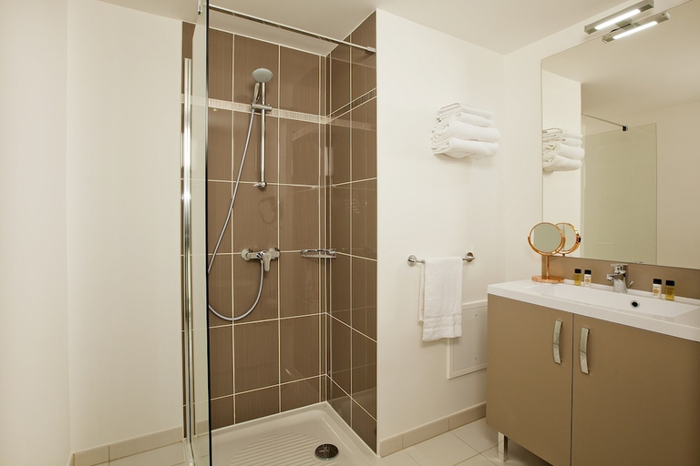 Bathroom, Residhome Asnieres Park, Hauts-de-Seine