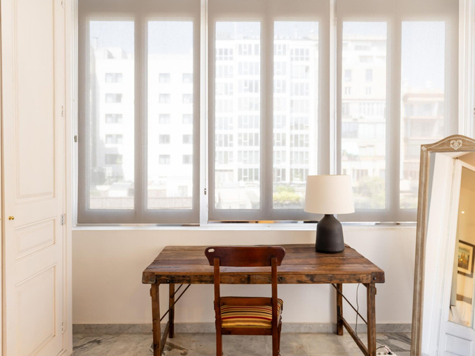 Room 4, Esplendido Apto de 3 Habitaciones con Terraza, Barcelona