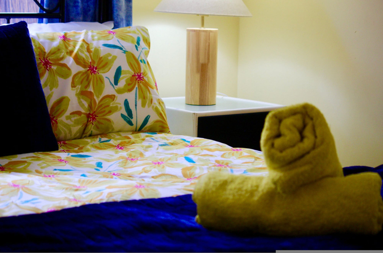Room 5, Lakeside Getaway - 4BR Jetty Wi-fi Waterfront, Victor Harbor