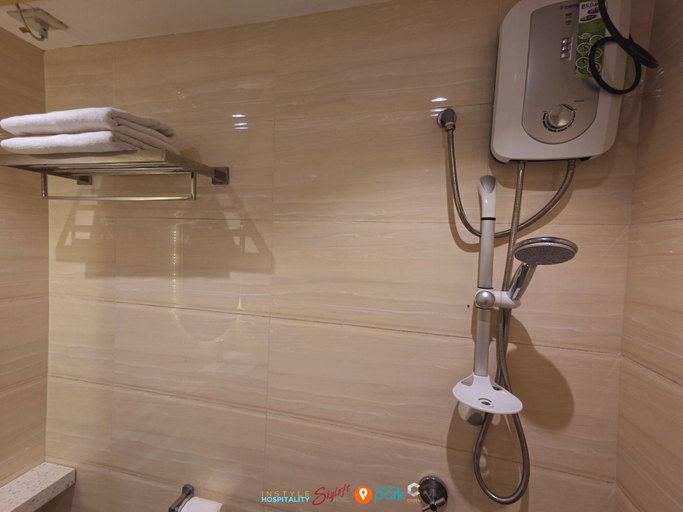 Bathroom 5, Pacific Park Hotel, Quezon City