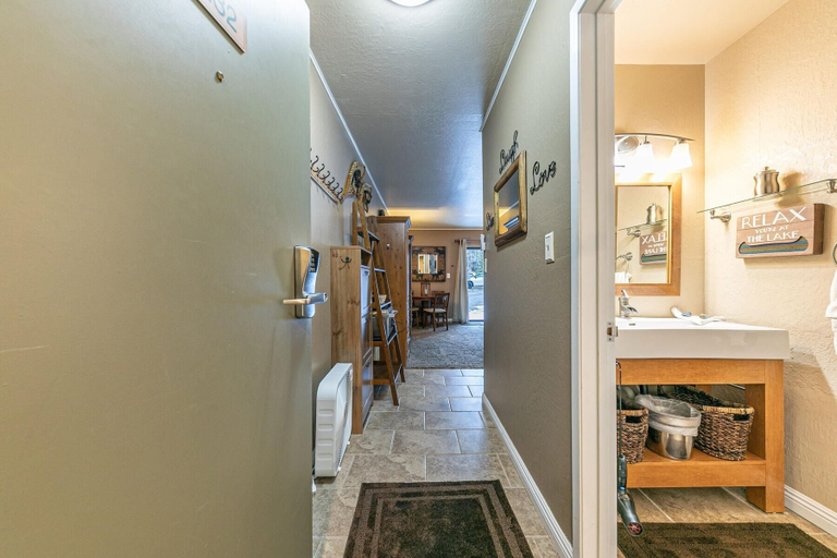 Interior, 132 Bldg C Condo, Nevada