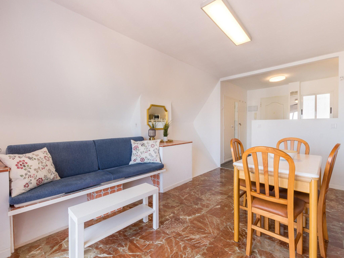 2, Apartment in Torremolinos by Bajondillo Beach, Málaga