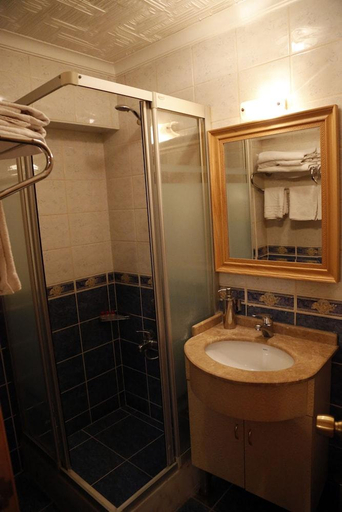 Bathroom 4, Grand Hisar Hotel, Beyoğlu