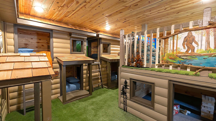 Room 3, Bigfoot Bunkhouse Pool Views Theater Arcade Firepit Book Now, Sevier