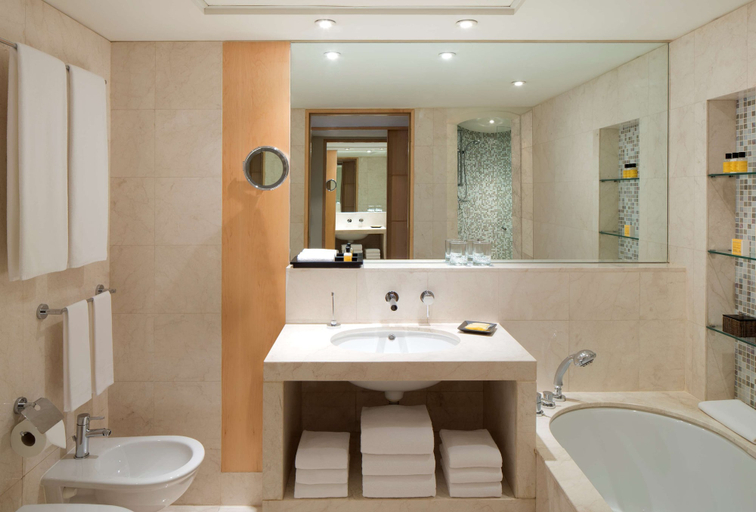 Bathroom 3, Hyatt Regency Hotel Dubai Deira, Dubai