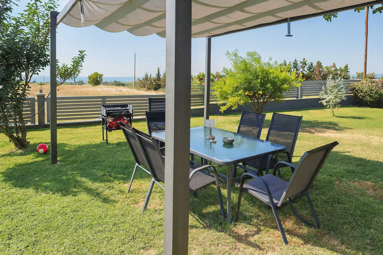 Room 5, Villa Erytha - Serene Retreat With Views Garden, Central Macedonia
