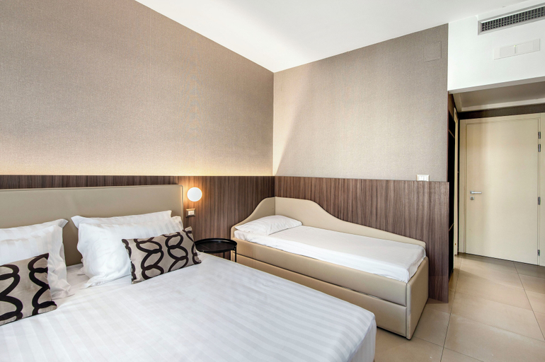 Bedroom 3, Hotel Europa, Napoli