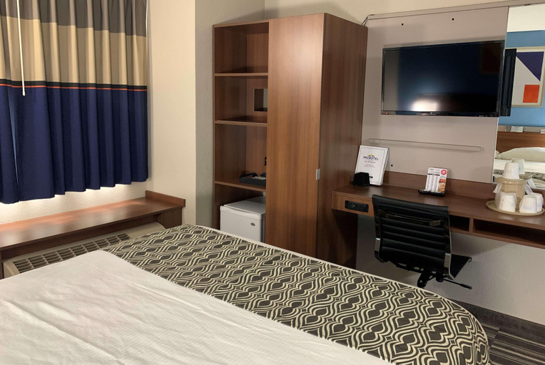 Bedroom 3, Microtel Inn & Suites By Wyndham Fond Du Lac, Fond du Lac