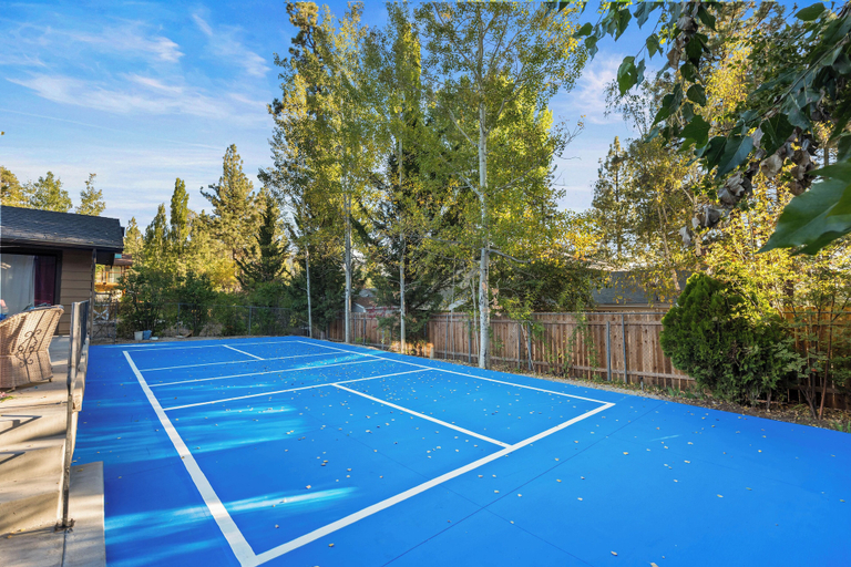 Sport & Beauty 4, Wanderlust Lodge, San Bernardino