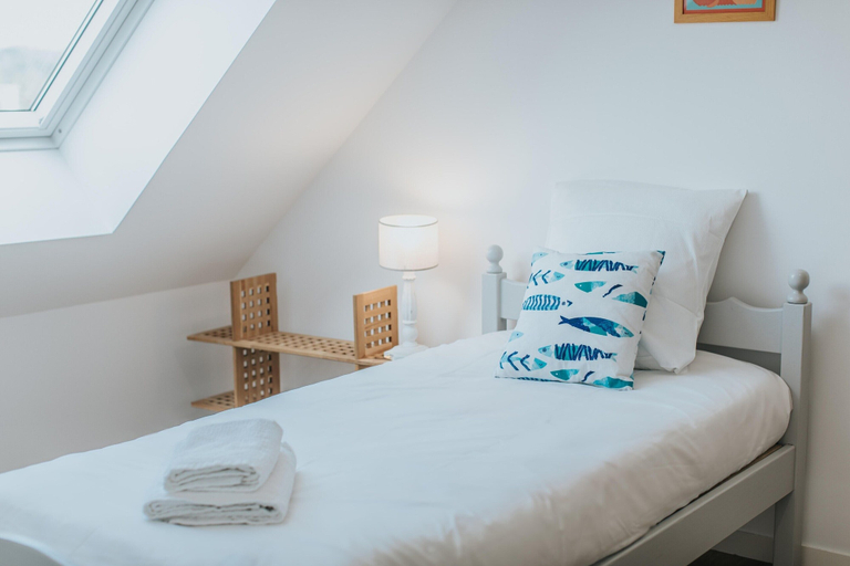 Room 2, Holiday Home Just 350 m From the Long Sandy Beach, Finistère
