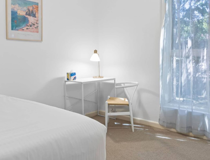 Room 4, Charming Inner-city Stay- Space, Style & Location, Melbourne
