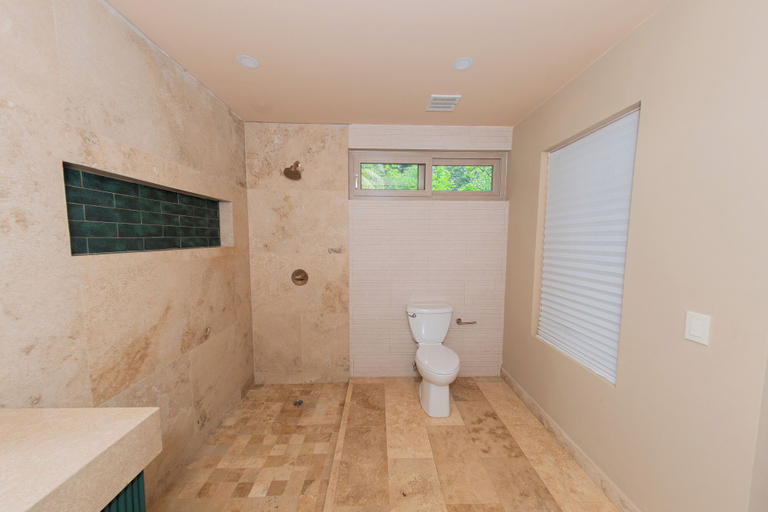 Bathroom 4, Casa Nära Hotel, Tola