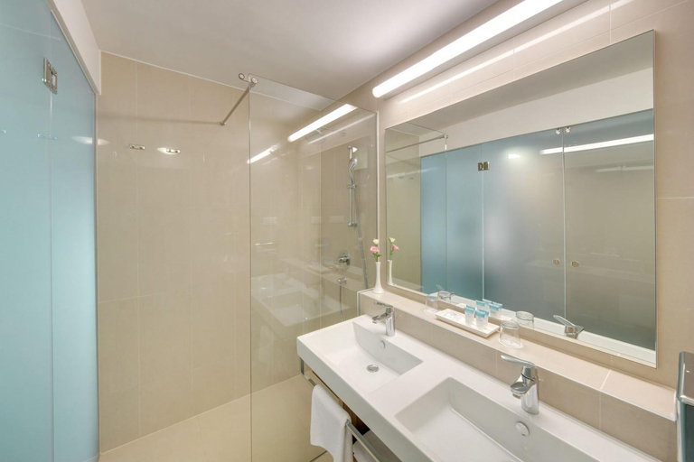 Bathroom 4, Isabella Island Hotel & Villas, Valamar Collection, Poreč