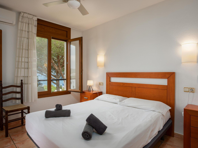 Room 4, Apartament amb Espectaculars Vistes al Mediterrani, Girona