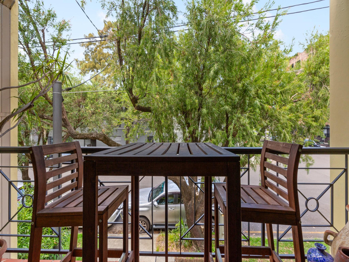 5, Spacious 2-Bed Townhouse with Garage Patio, Sydney