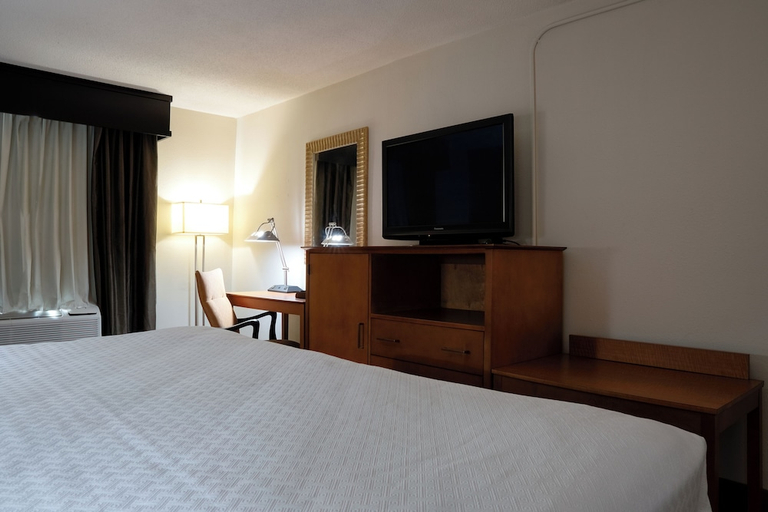Bedroom 3, American Inn and Suites Ferndale, Oakland