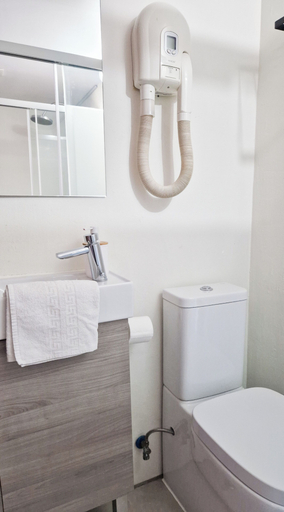 Bathroom 5, Rossio Hostel, Lisbon