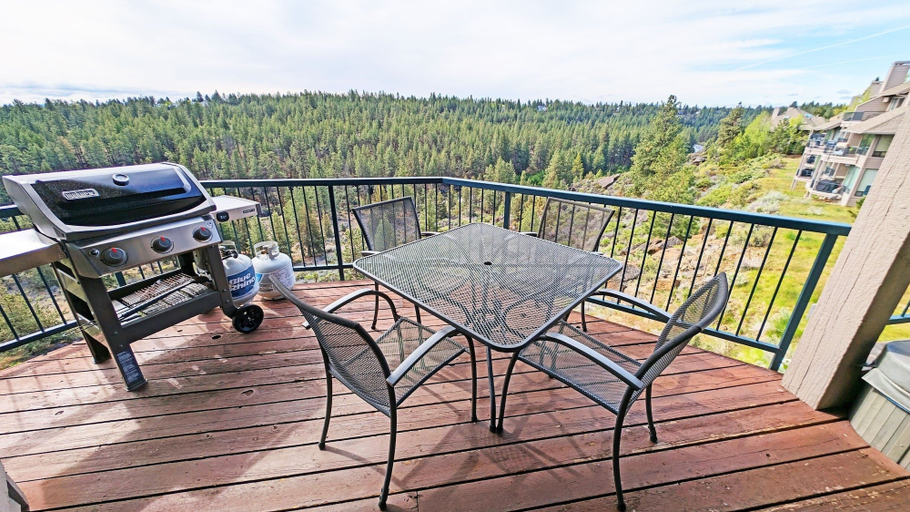 Outdoor dining, Mt Bachelor Village 424 A Sr 2 Bedroom Condo, Deschutes