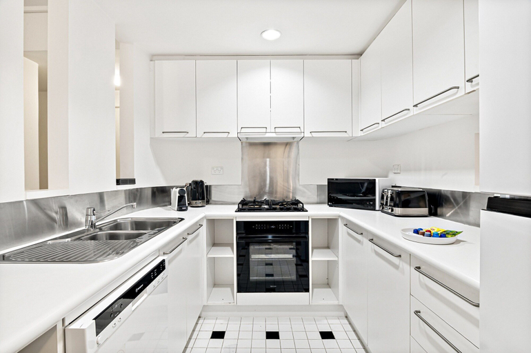 Private kitchen, Modern East Melbourne 2-bed Apartment With Parking, Melbourne