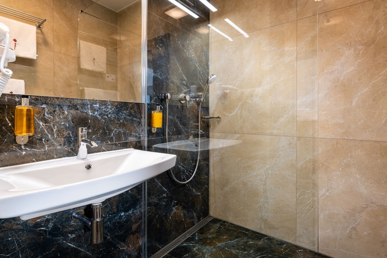 Bathroom 3, Hotel Satel, Poprad