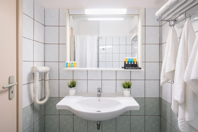 Bathroom 4, Brascos, Crete