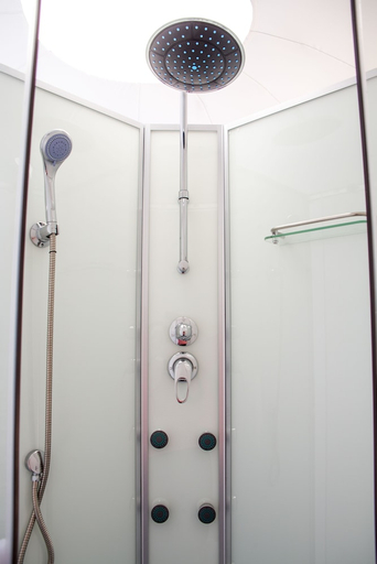 Bathroom 4, Petra Bubble Luxotel, Wadi Musa