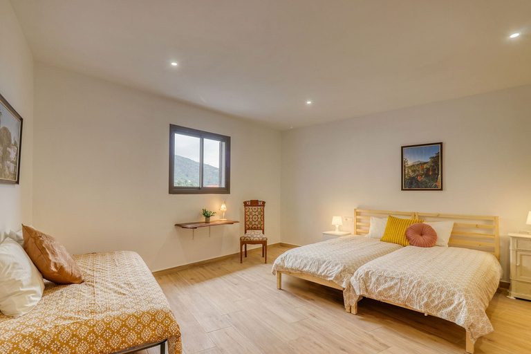 Room 2, Cozy House w BBQ Teide Views Near City Center, Santa Cruz de Tenerife