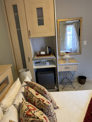 Others 3, Repa Boutique GuestLodge, Frances Baard
