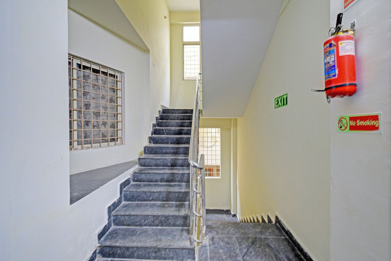 Lobby 3, Fabhotel Ayaansh Himayatnagar, Hyderabad