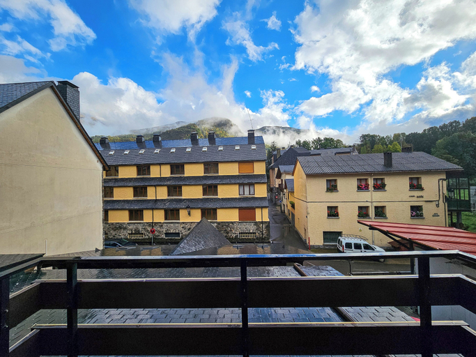 Exterior & Views 2, Hotel Casa Morlans 3000, Huesca