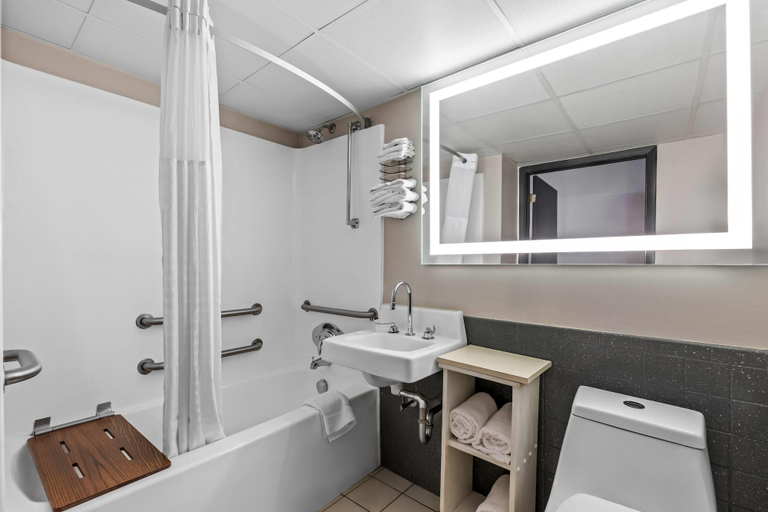 Bathroom 4, Days Inn by Wyndham Liberty/Monticello, Sullivan